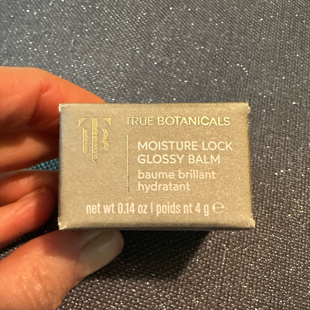 NIB Moisture Lock Glossy Balm